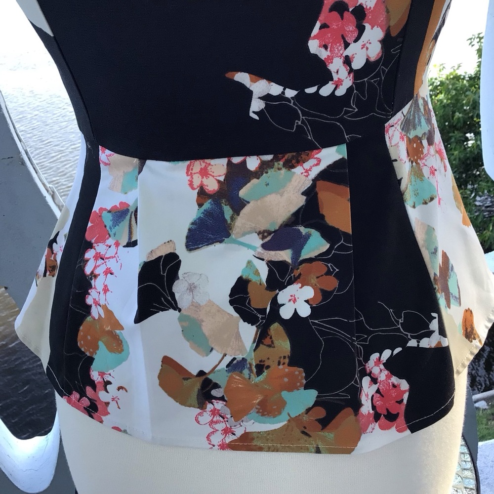 3.1 Phillip Lim Sleeveless Floral Peplum Zip and Hook Front Closure Blouse - Picture 3 of 13